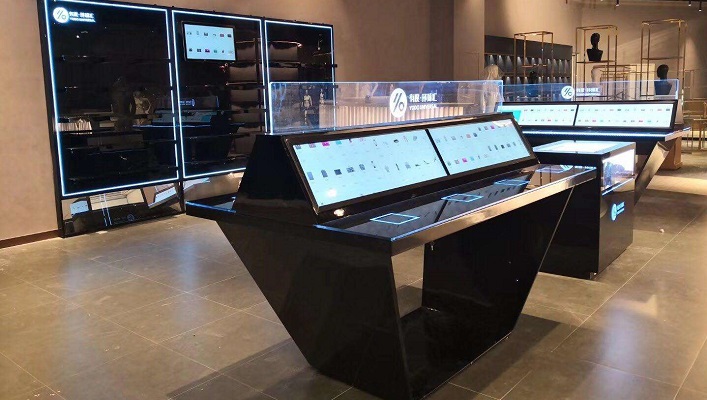 智慧城市、新零售行業(yè)下誕生的條形屏液晶廣告機(jī)