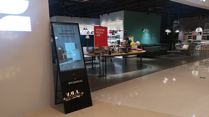 容大彩晶43寸水牌液晶廣告機(jī)助力造作線(xiàn)下門(mén)店